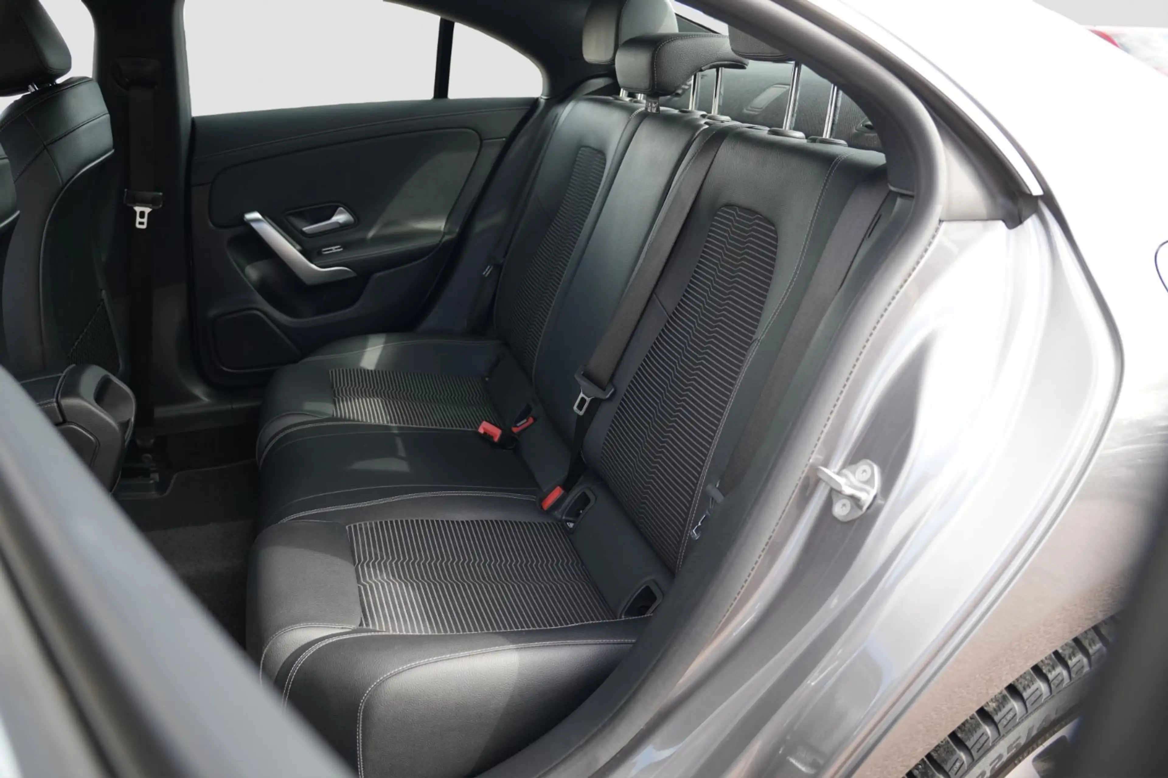 Mercedes-Benz CLA 180 /NAVIGATION/SZH/TÜV NEU — photo 26
