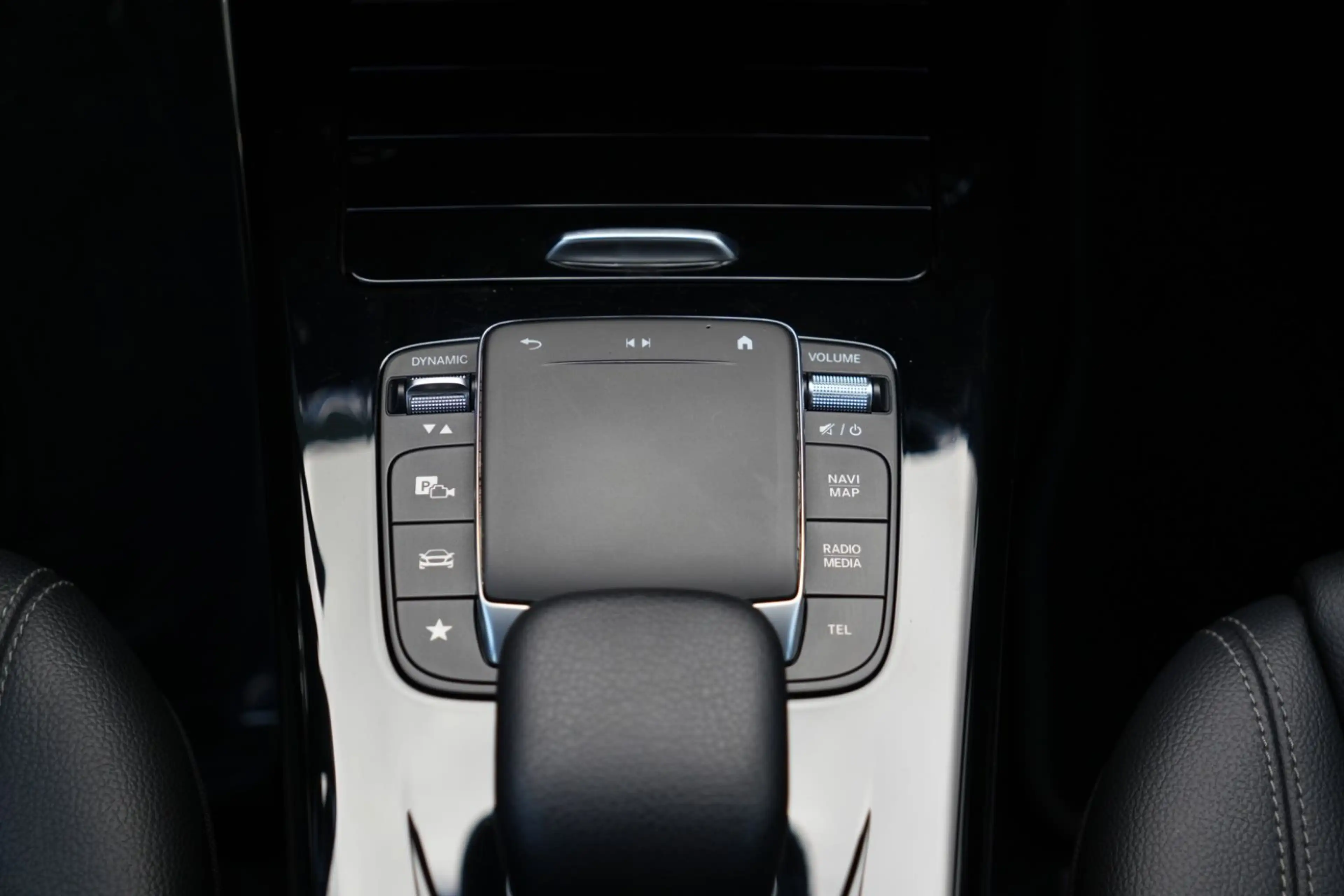 Mercedes-Benz CLA 180 /NAVIGATION/SZH/TÜV NEU — photo 24