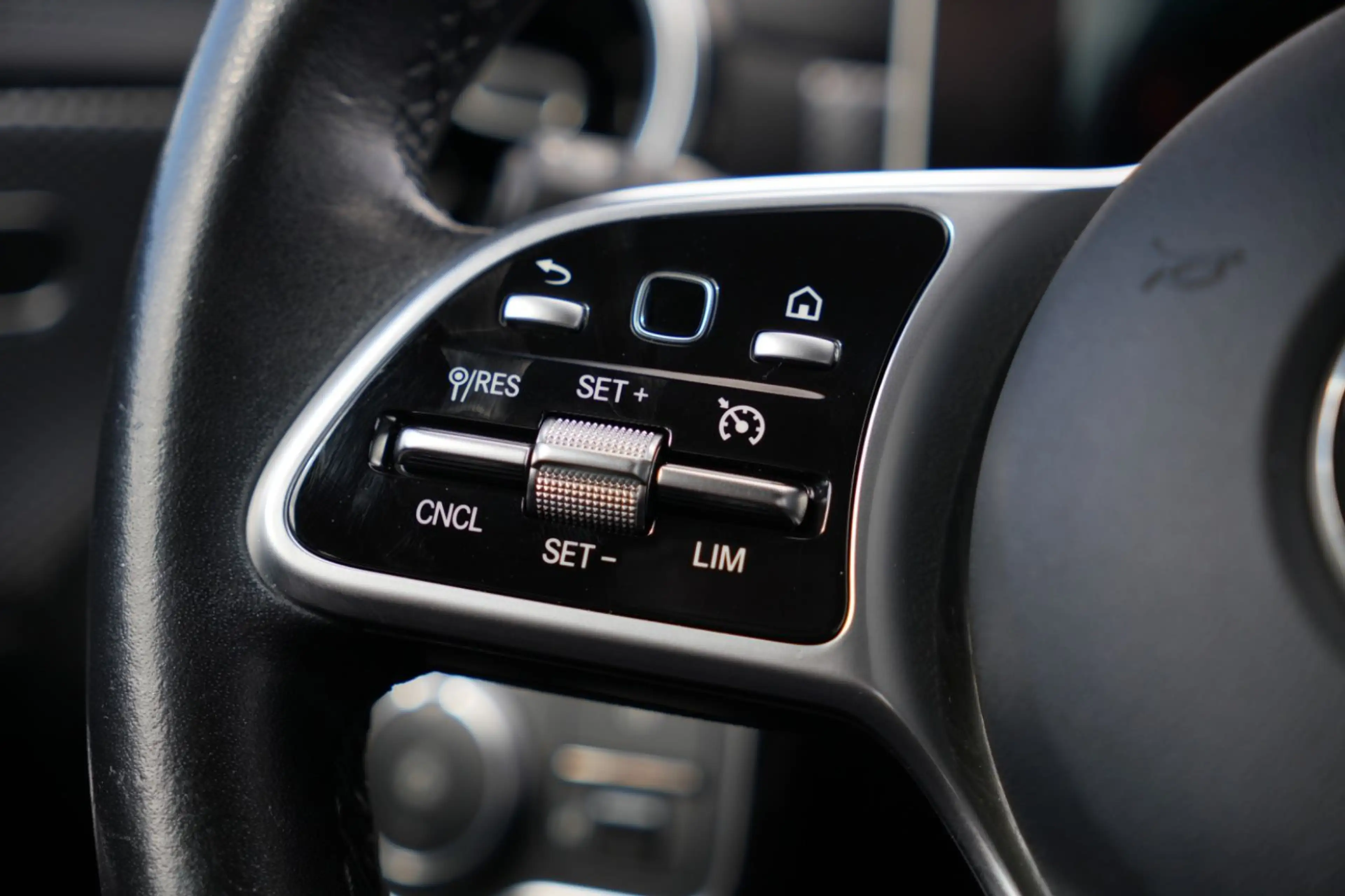 Mercedes-Benz CLA 180 /NAVIGATION/SZH/TÜV NEU — photo 13