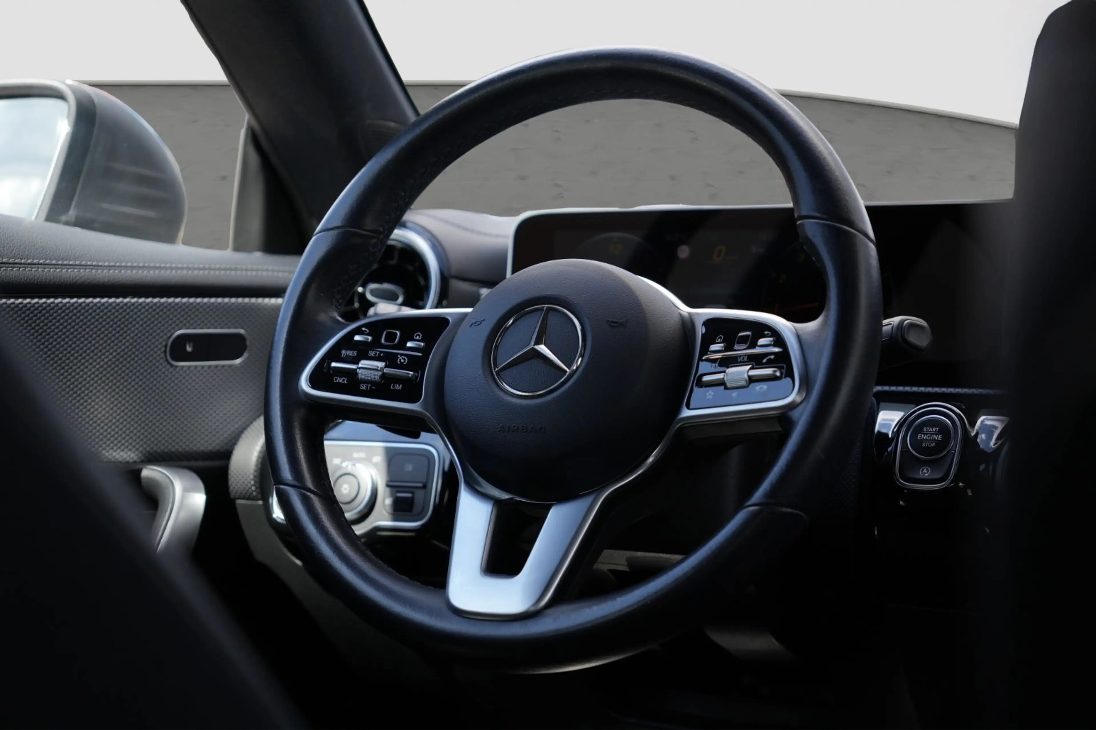 Mercedes-Benz CLA 180 /NAVIGATION/SZH/TÜV NEU — photo 12