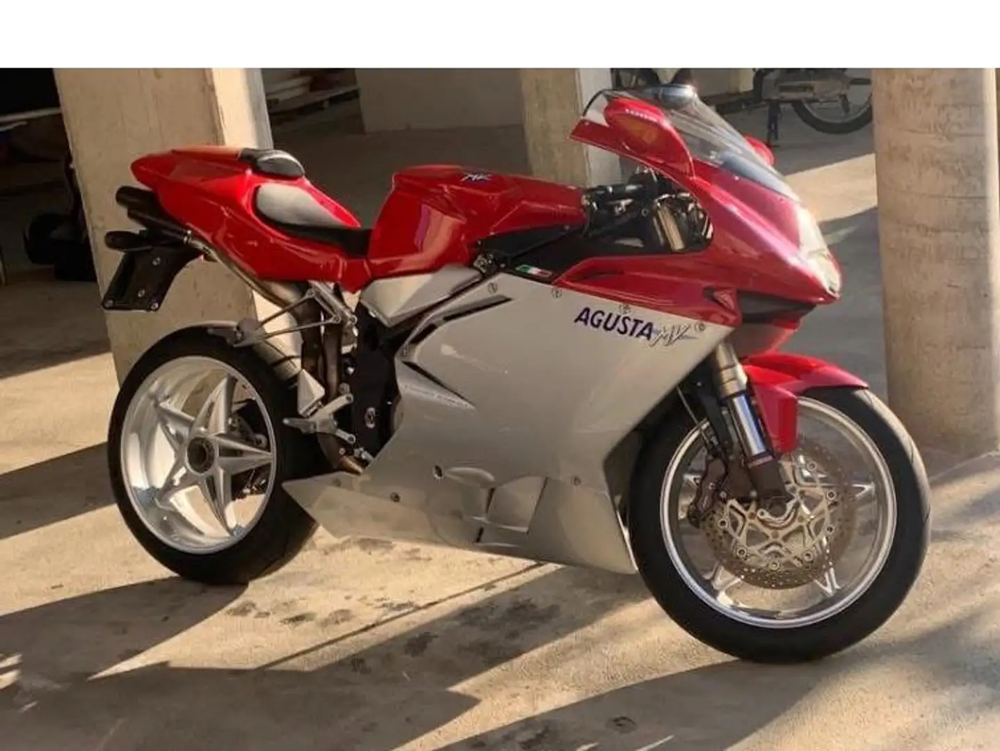 MV Agusta F4 1000 S 1+1 Srebrny - 1