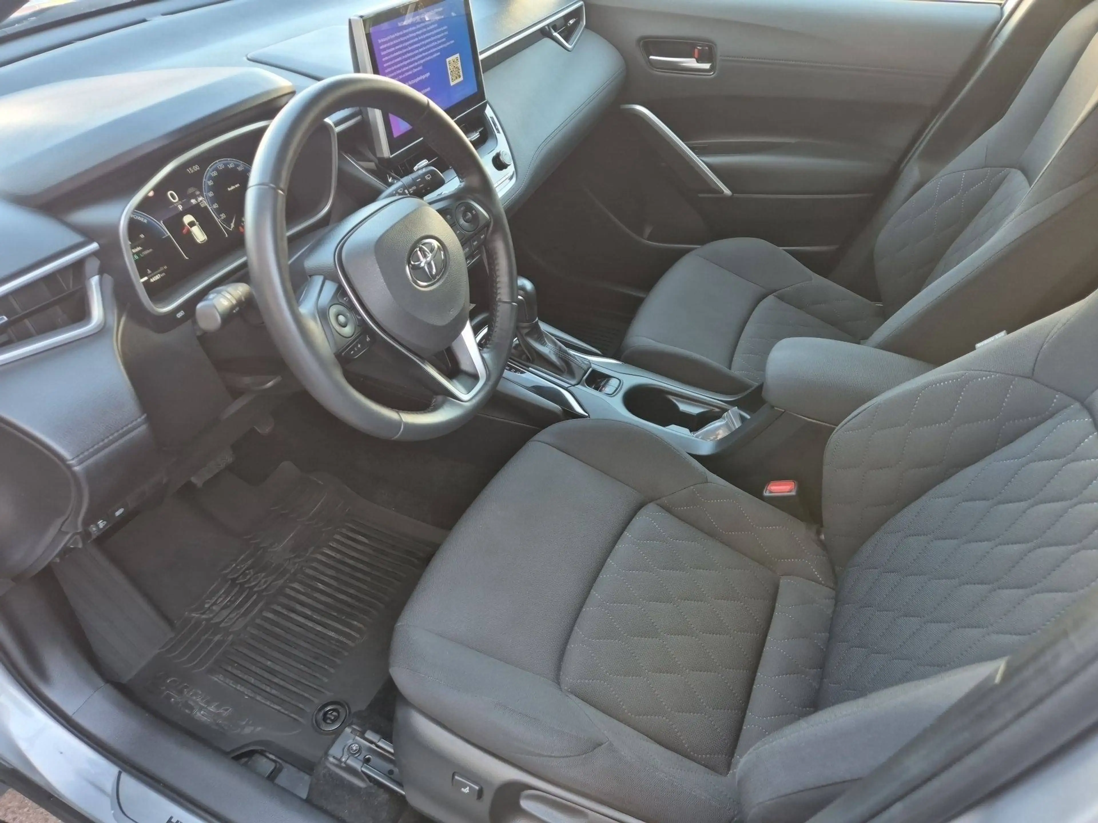 Toyota Corolla Cross 2,0 HSD Active Drive 2WD — photo 8
