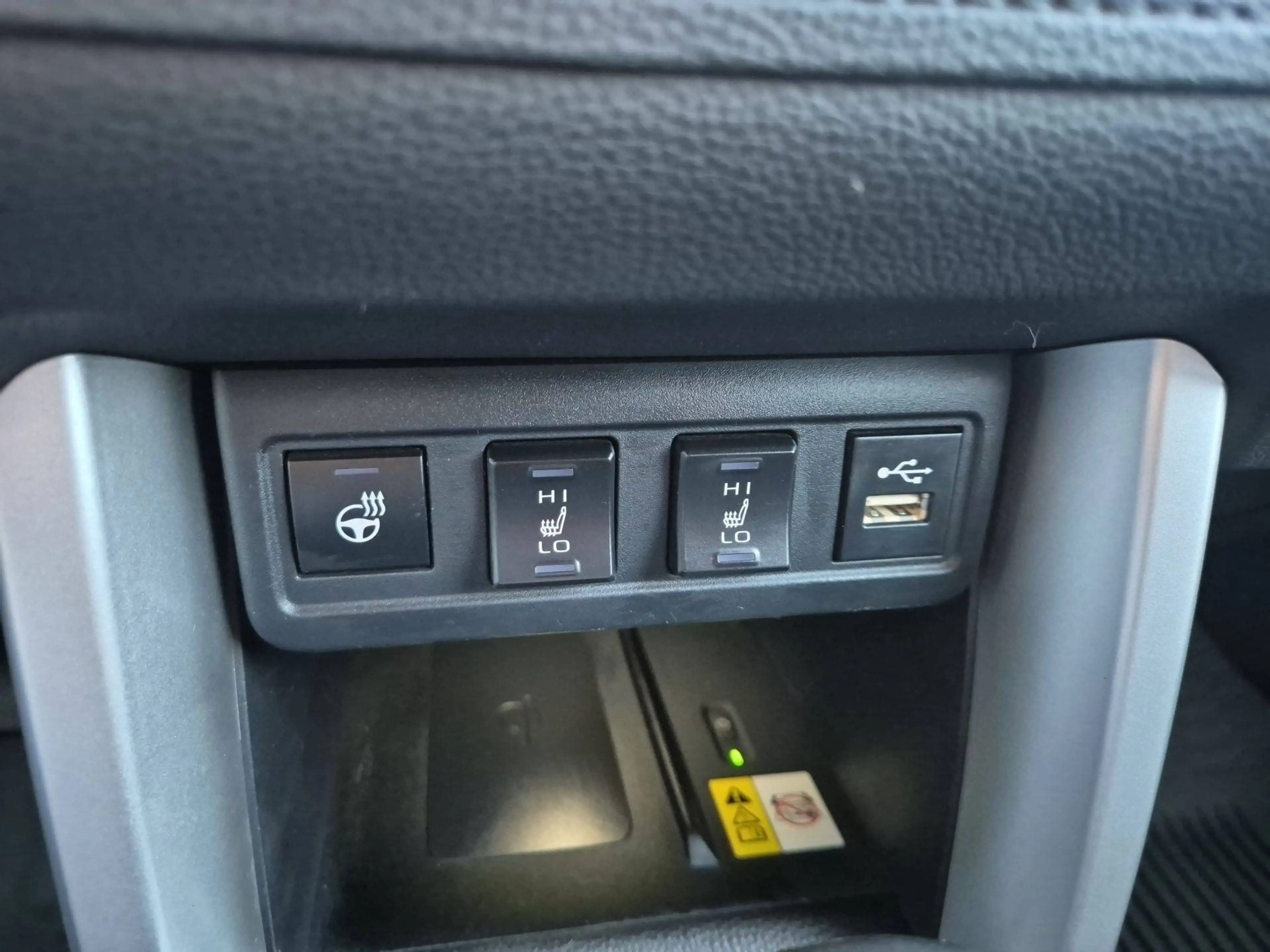 Toyota Corolla Cross 2,0 HSD Active Drive 2WD — photo 14