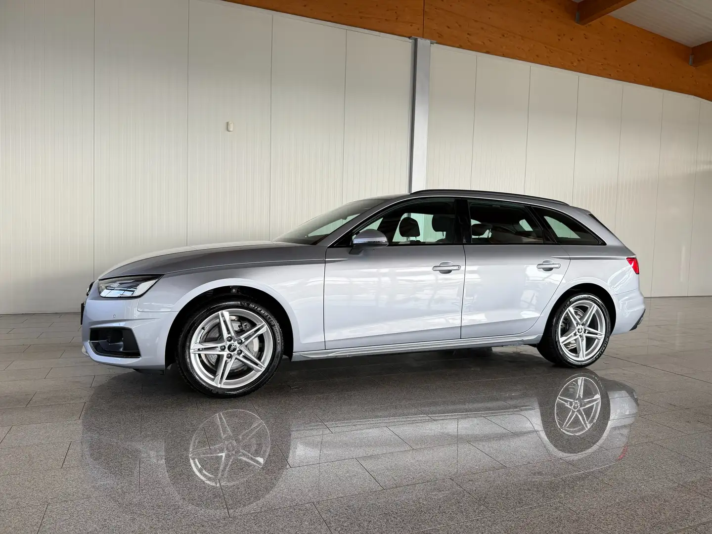 Audi A4 40 TDI quattro advanced Silber - 1