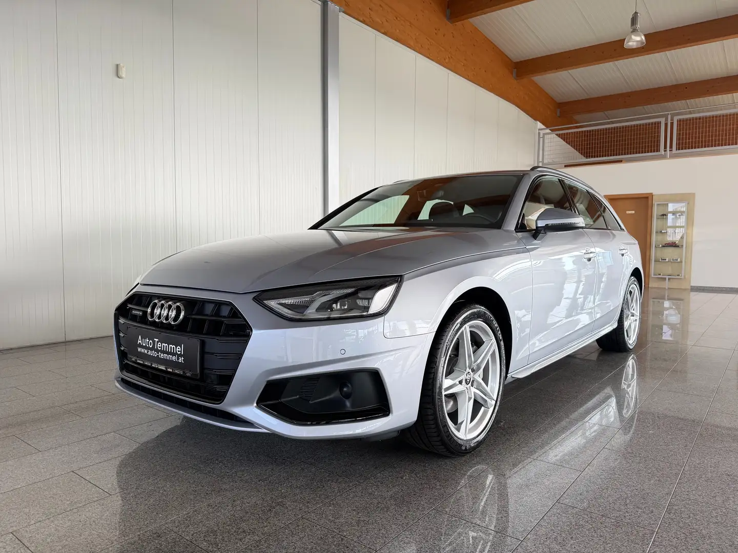 Audi A4 40 TDI quattro advanced Silber - 2