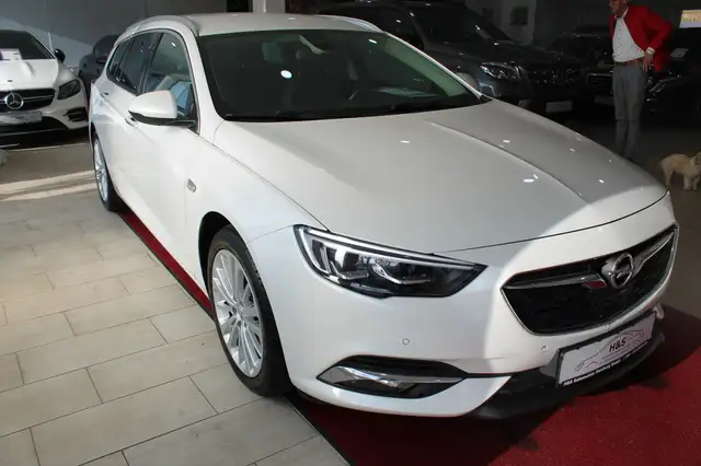 Opel Insignia view 4