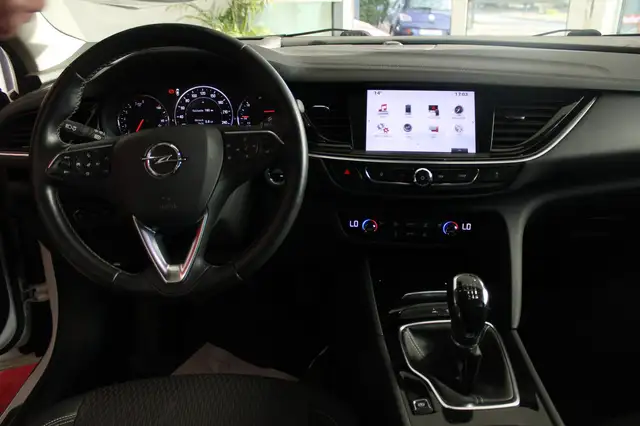 Opel Insignia view 11