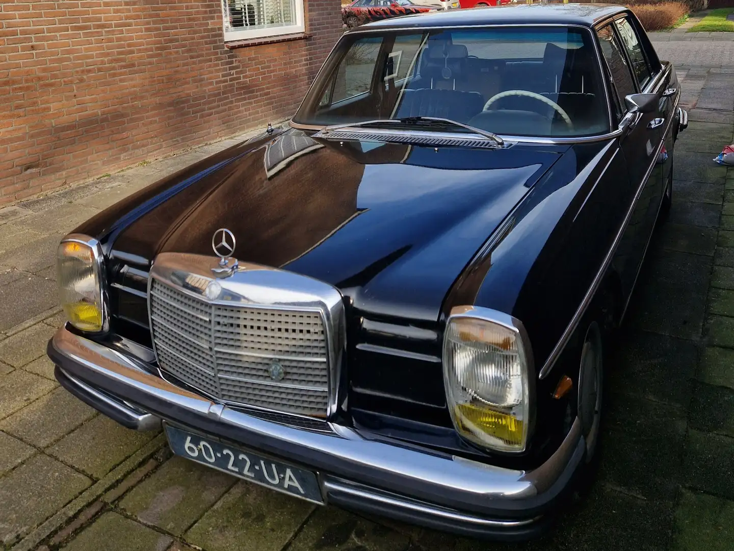 Mercedes-Benz W 114/115 Strich-Acht 230 Zwart - 1