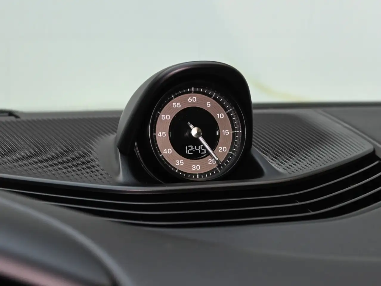 Porsche Taycan снимка Porsche Taycan