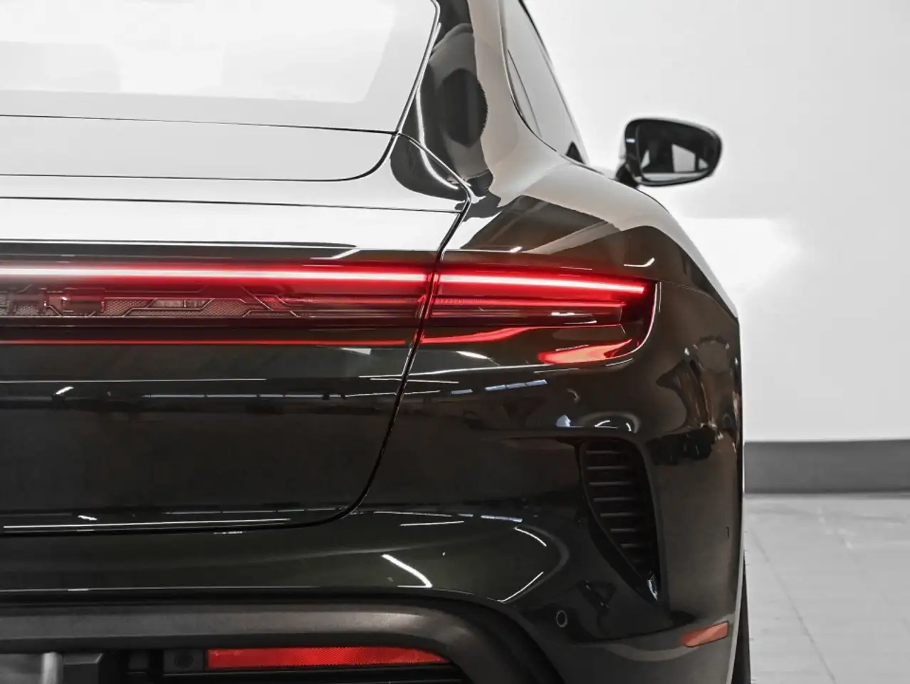Porsche Taycan снимка Porsche Taycan