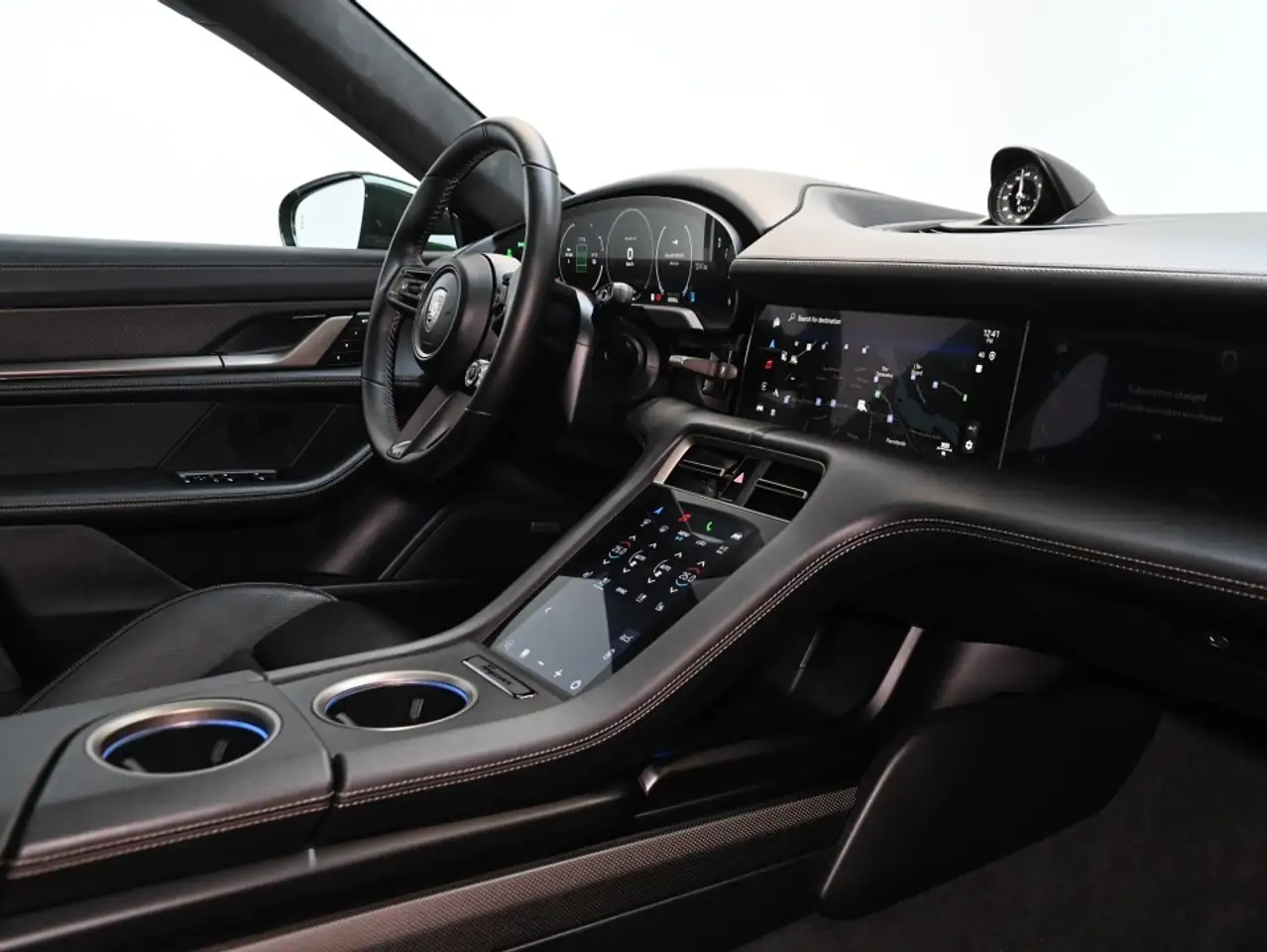 Porsche Taycan снимка Porsche Taycan