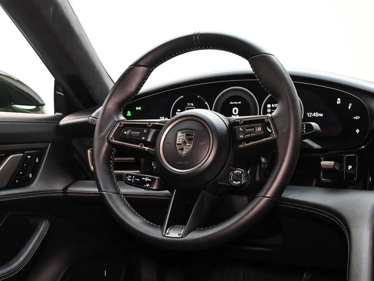Porsche Taycan снимка Porsche Taycan
