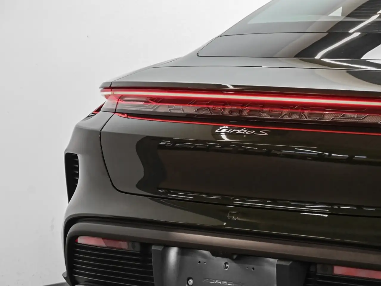 Porsche Taycan снимка Porsche Taycan