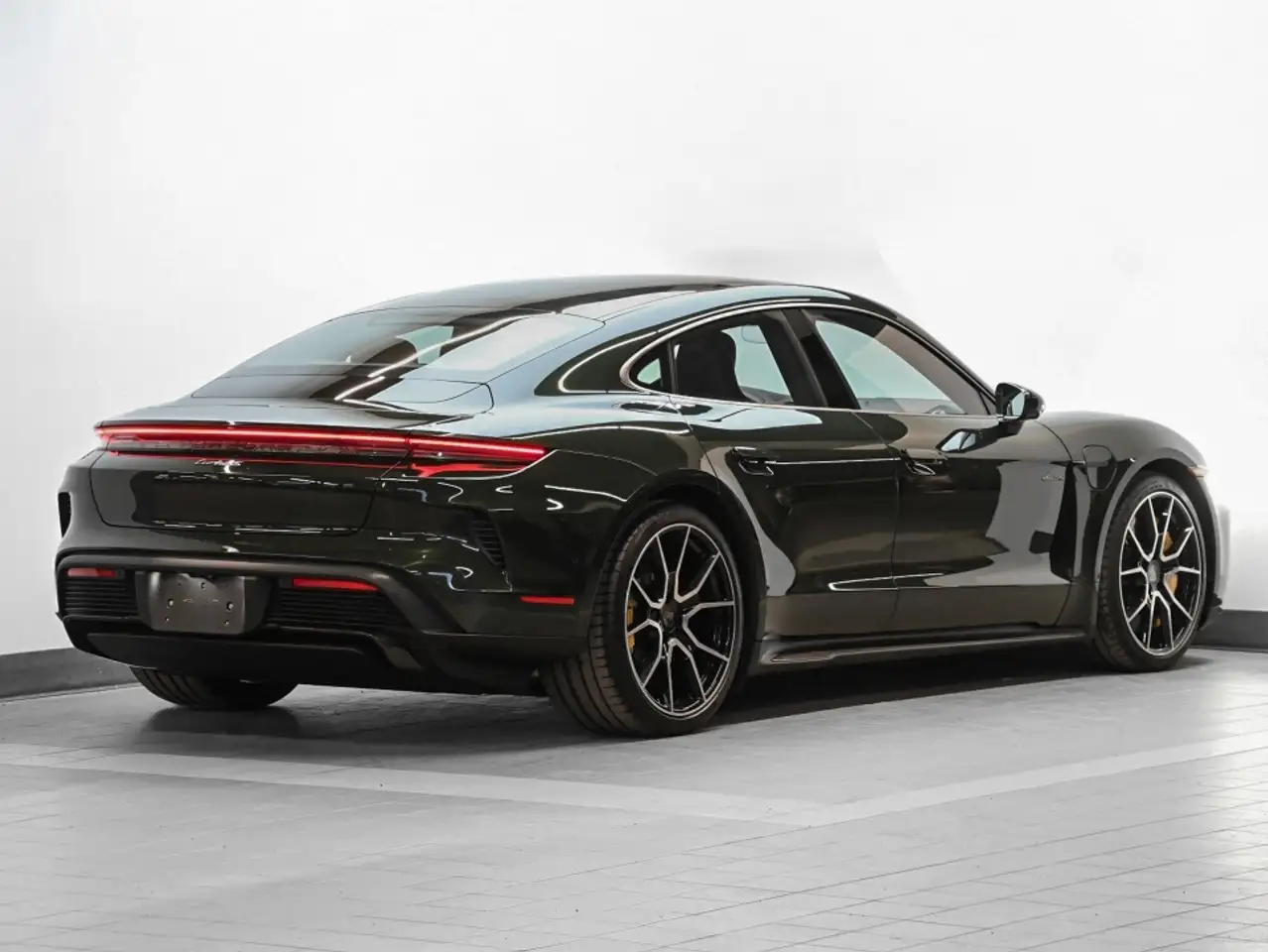 Porsche Taycan снимка Porsche Taycan