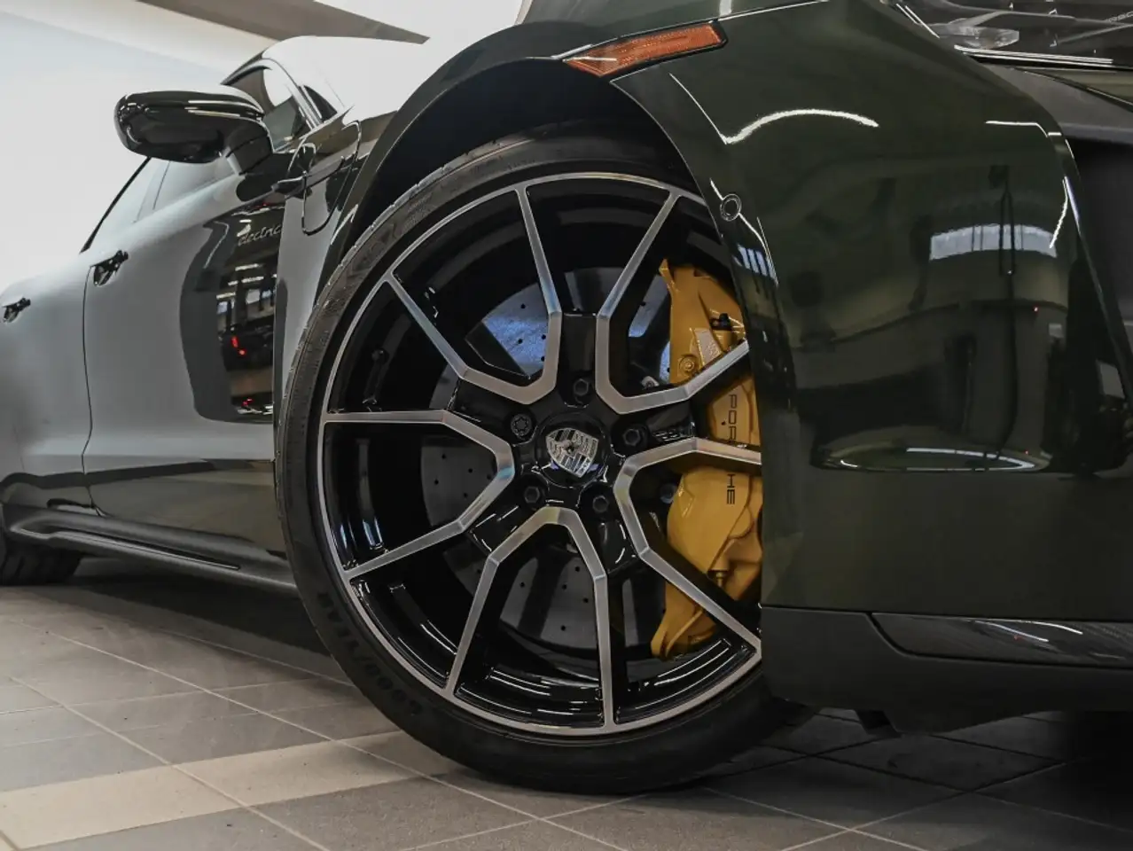 Porsche Taycan снимка Porsche Taycan