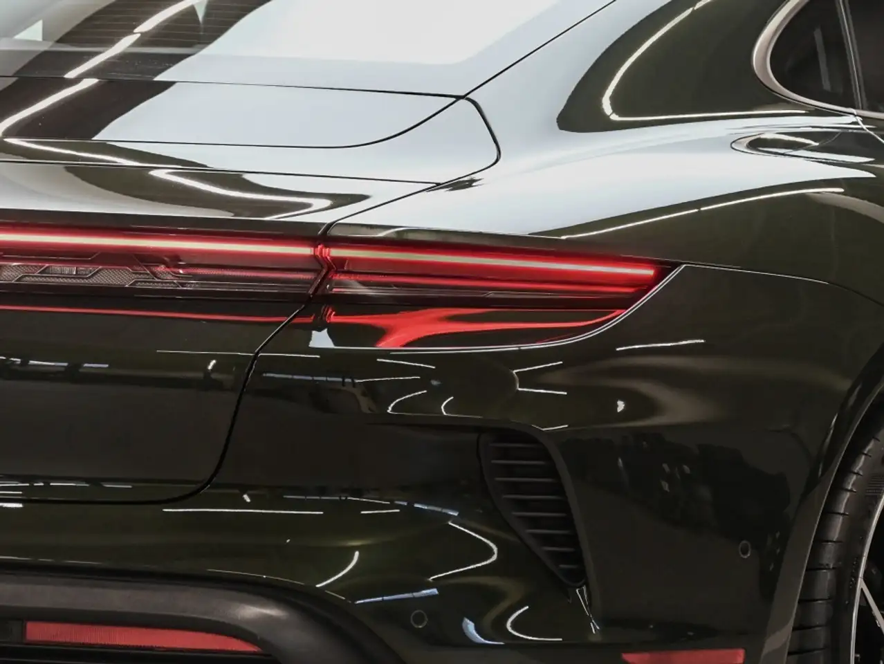 Porsche Taycan снимка Porsche Taycan