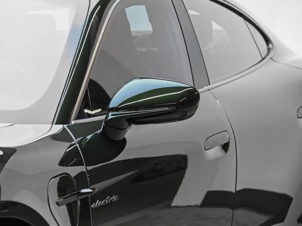 Porsche Taycan снимка Porsche Taycan