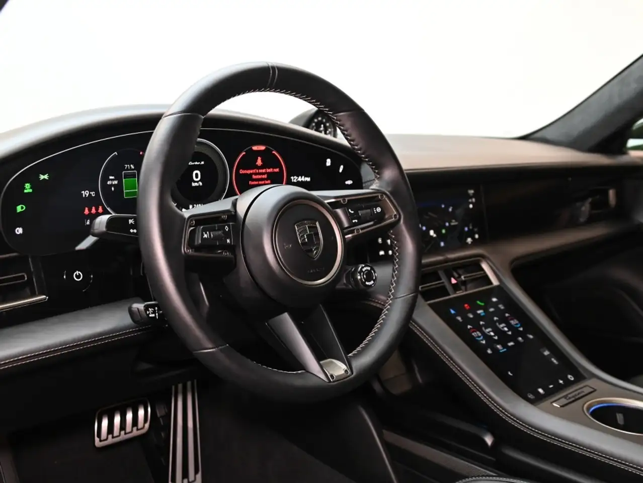 Porsche Taycan снимка Porsche Taycan
