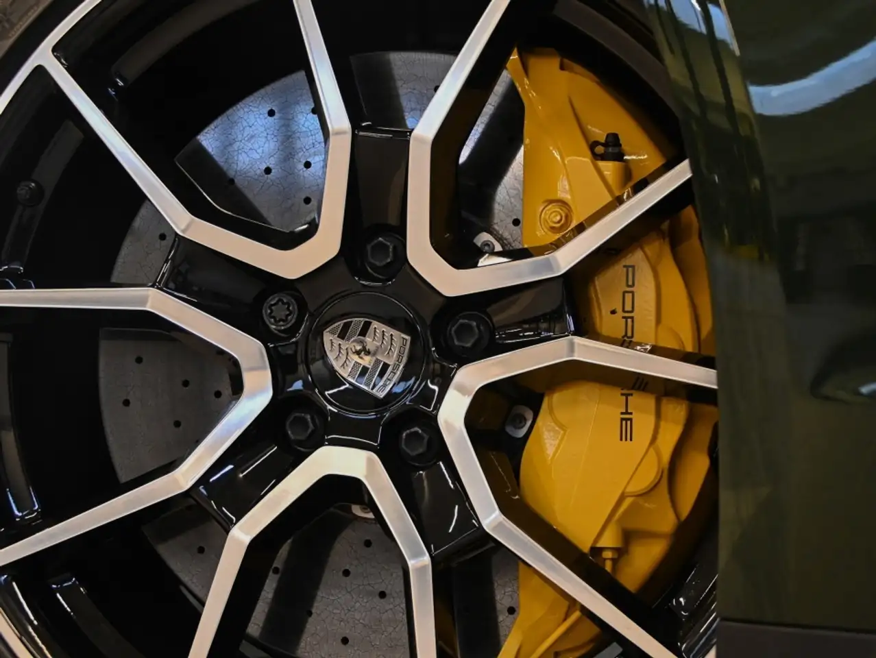 Porsche Taycan снимка Porsche Taycan