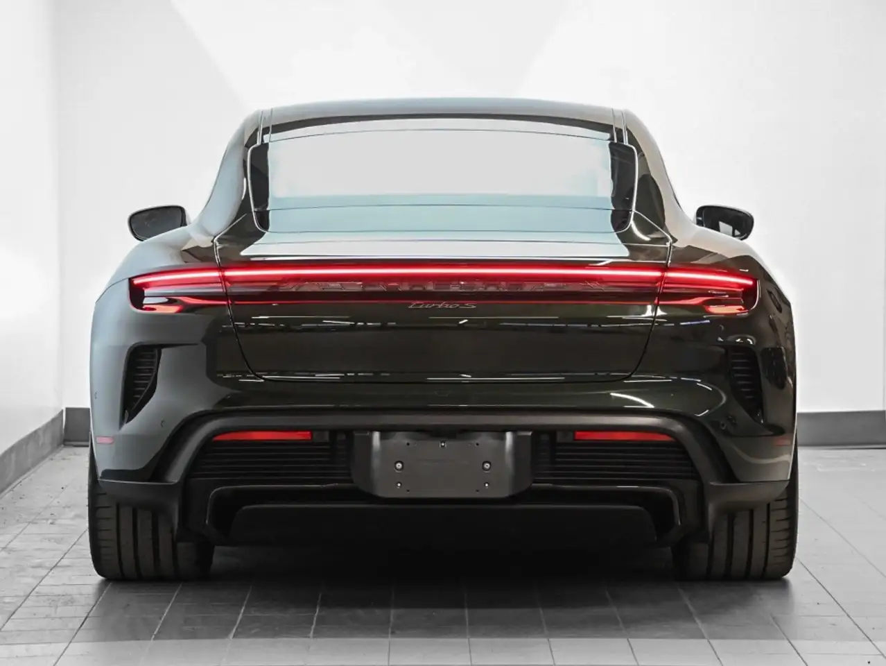 Porsche Taycan снимка Porsche Taycan