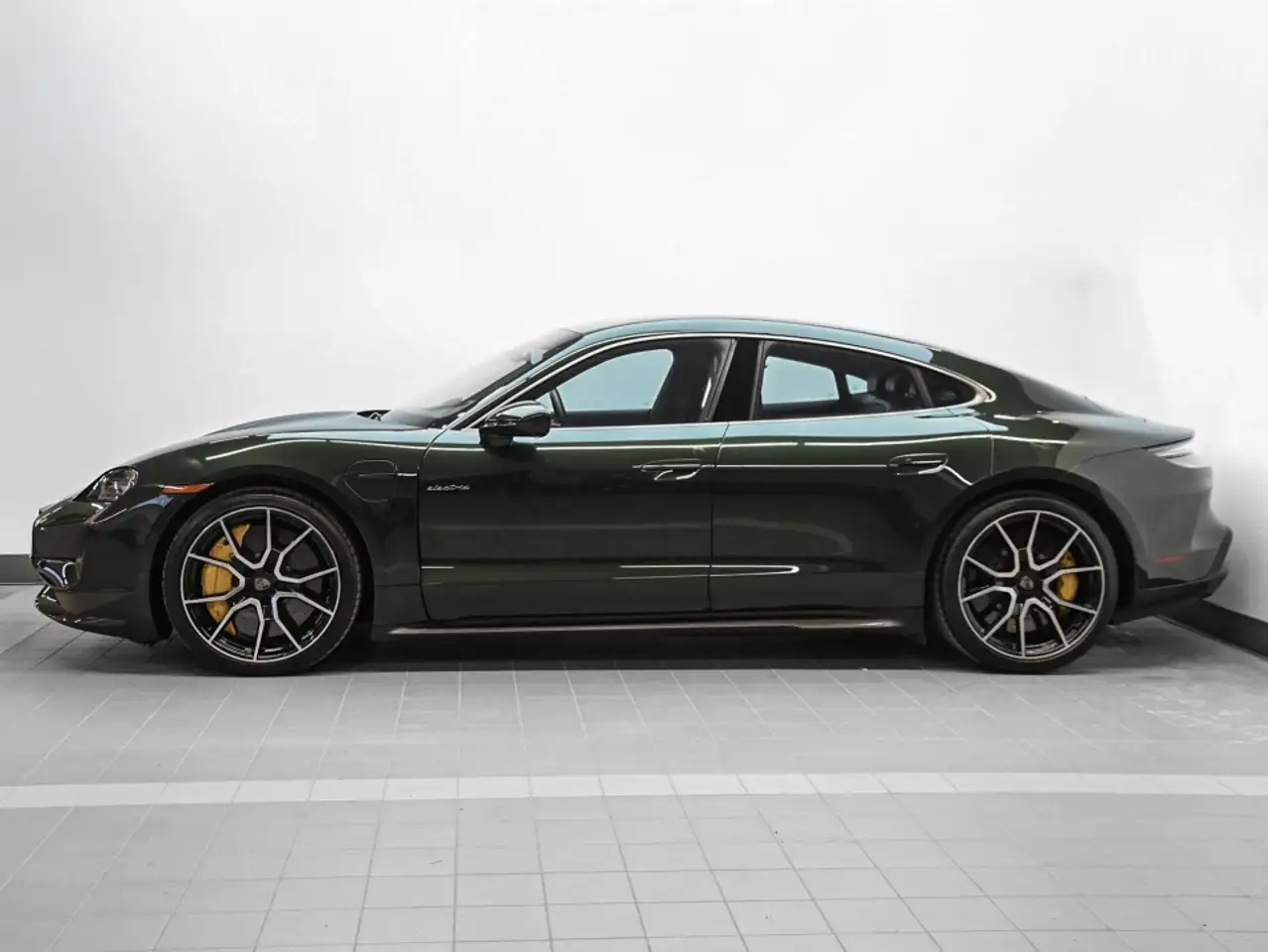 Porsche Taycan снимка Porsche Taycan