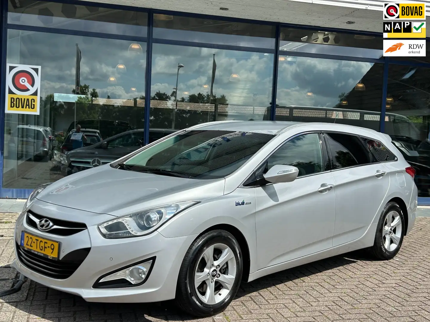 Hyundai i40 Wagon 1.6 GDI Blue Business Navi Clima Camera Crui Grijs - 1