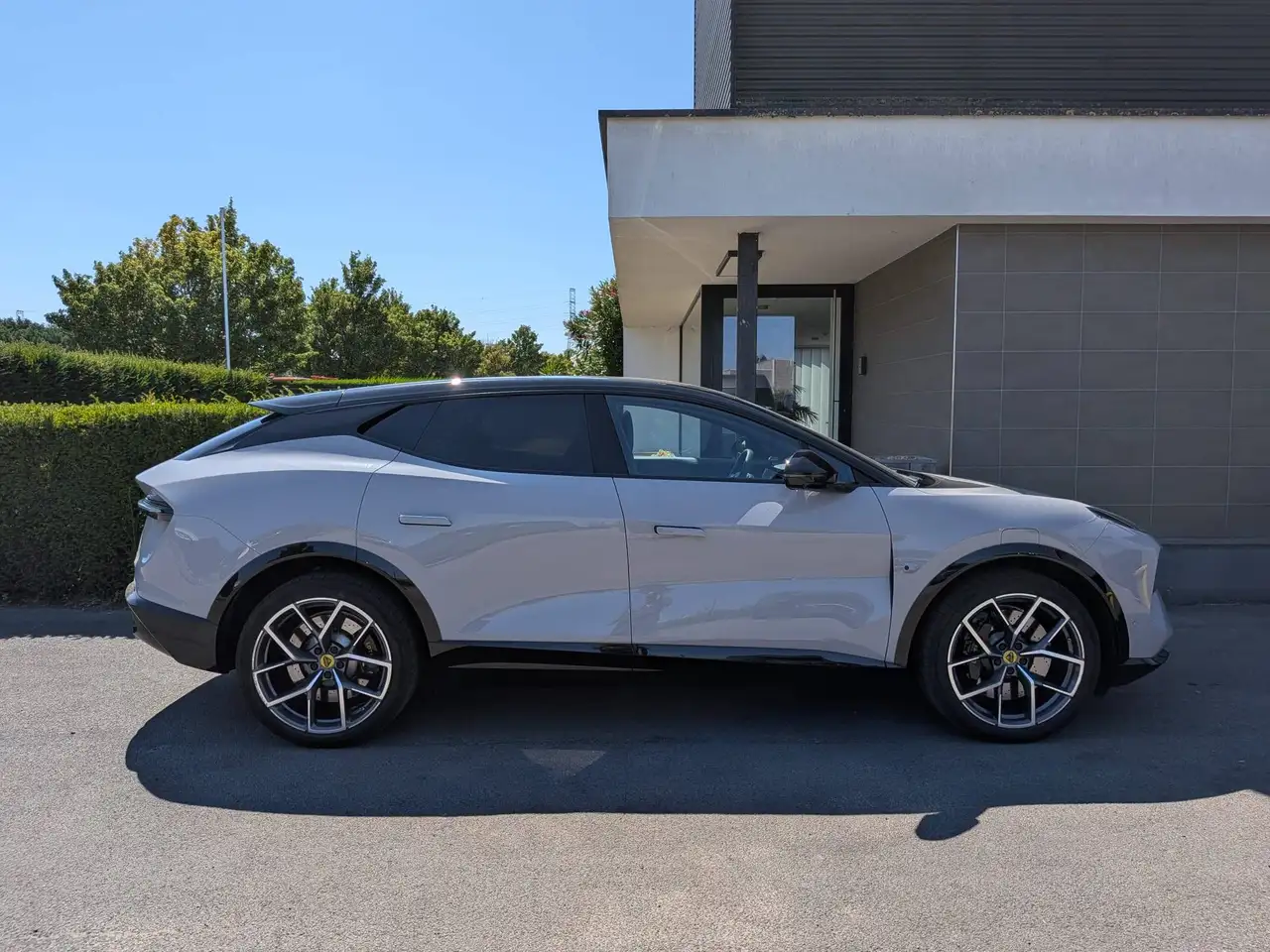 Lotus Eletre 2025