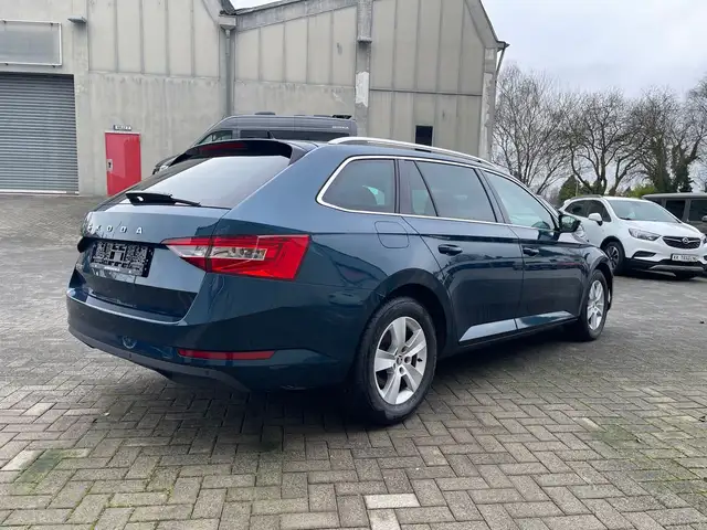 Skoda Superb view 4
