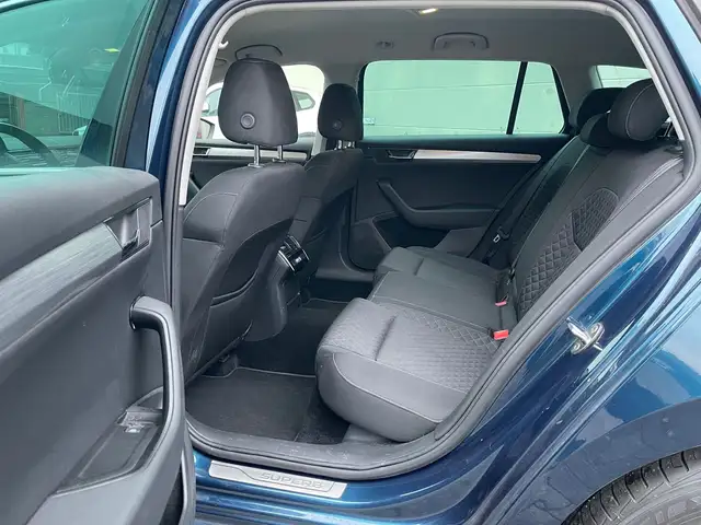 Skoda Superb view 8