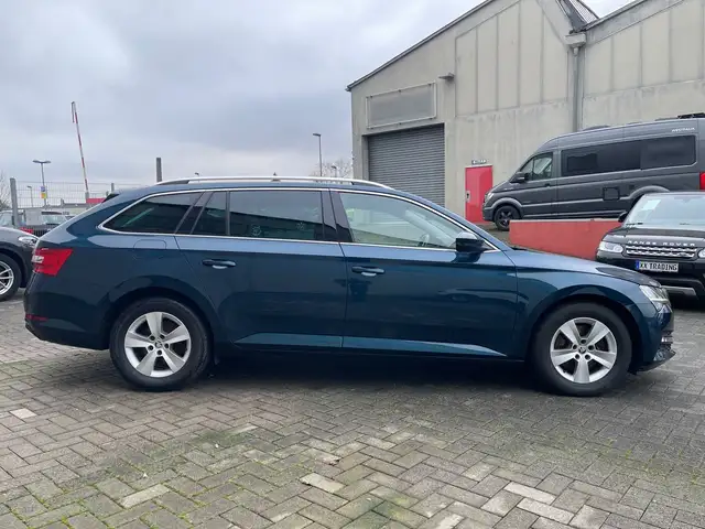 Skoda Superb view 3