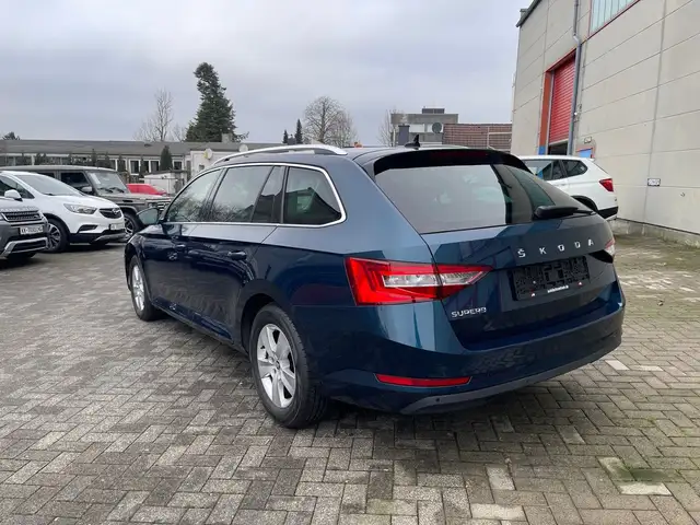 Skoda Superb view 6