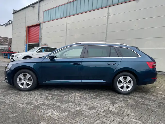 Skoda Superb view 7