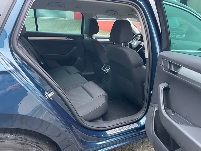 Skoda Superb view 10