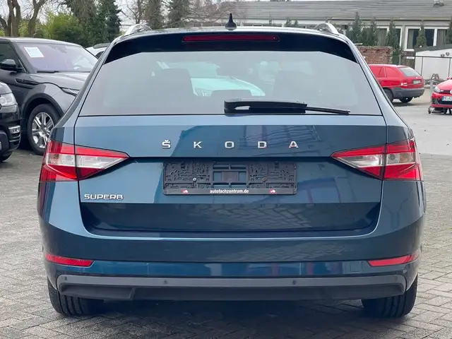 Skoda Superb view 5