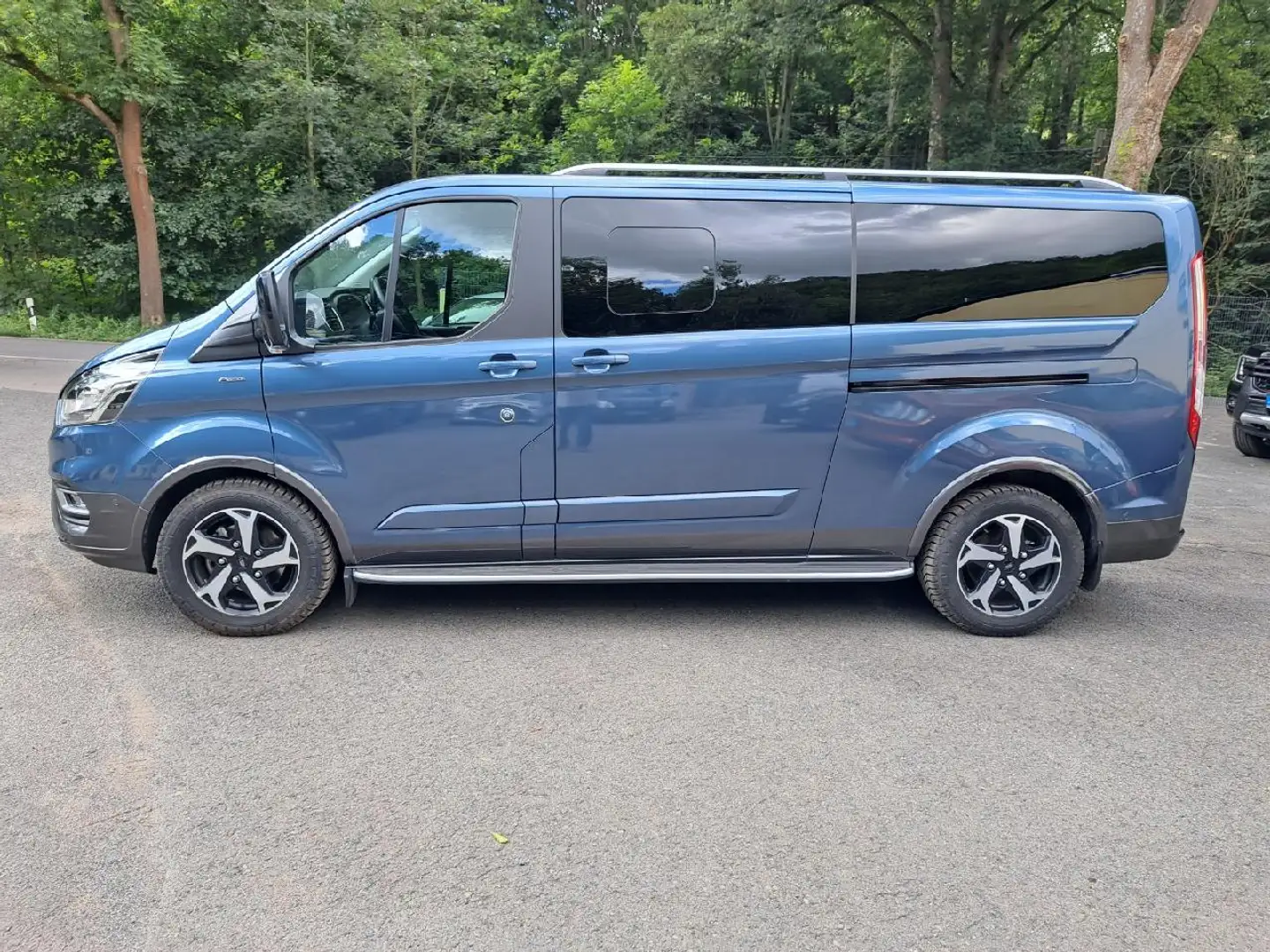 Ford Transit Custom 320 L2 Tourneo Titanium Blauw - 2