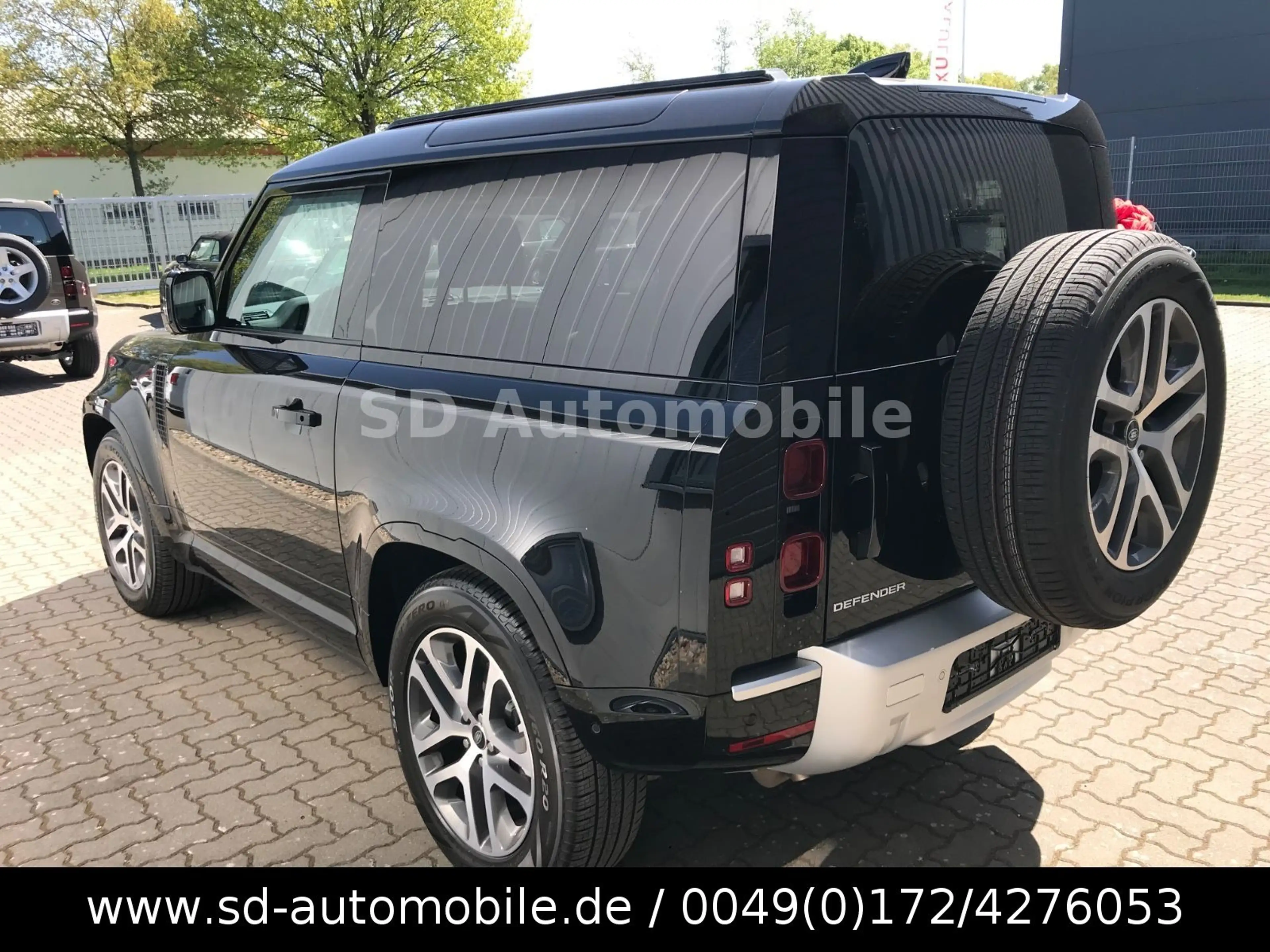 Land Rover Defender 90 XS Edition 3,0 D250 PANO+AHK+LUFT — photo 4