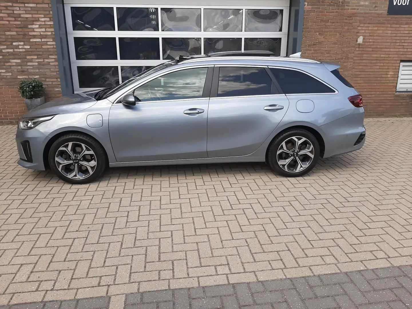 Kia Ceed SW / cee'd SW Sportswagon 1.6 GDI PHEV ExecutiveLine/platinum Grau - 2