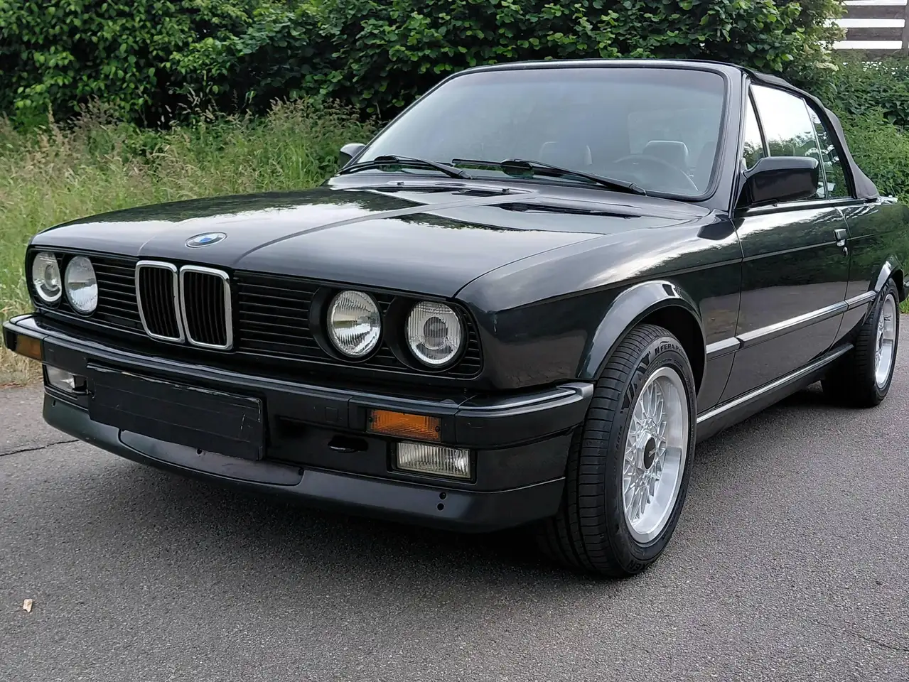BMW 320 i Cabrio E30 shadowline VFL, H-Zulass., Note 2+, foto 1