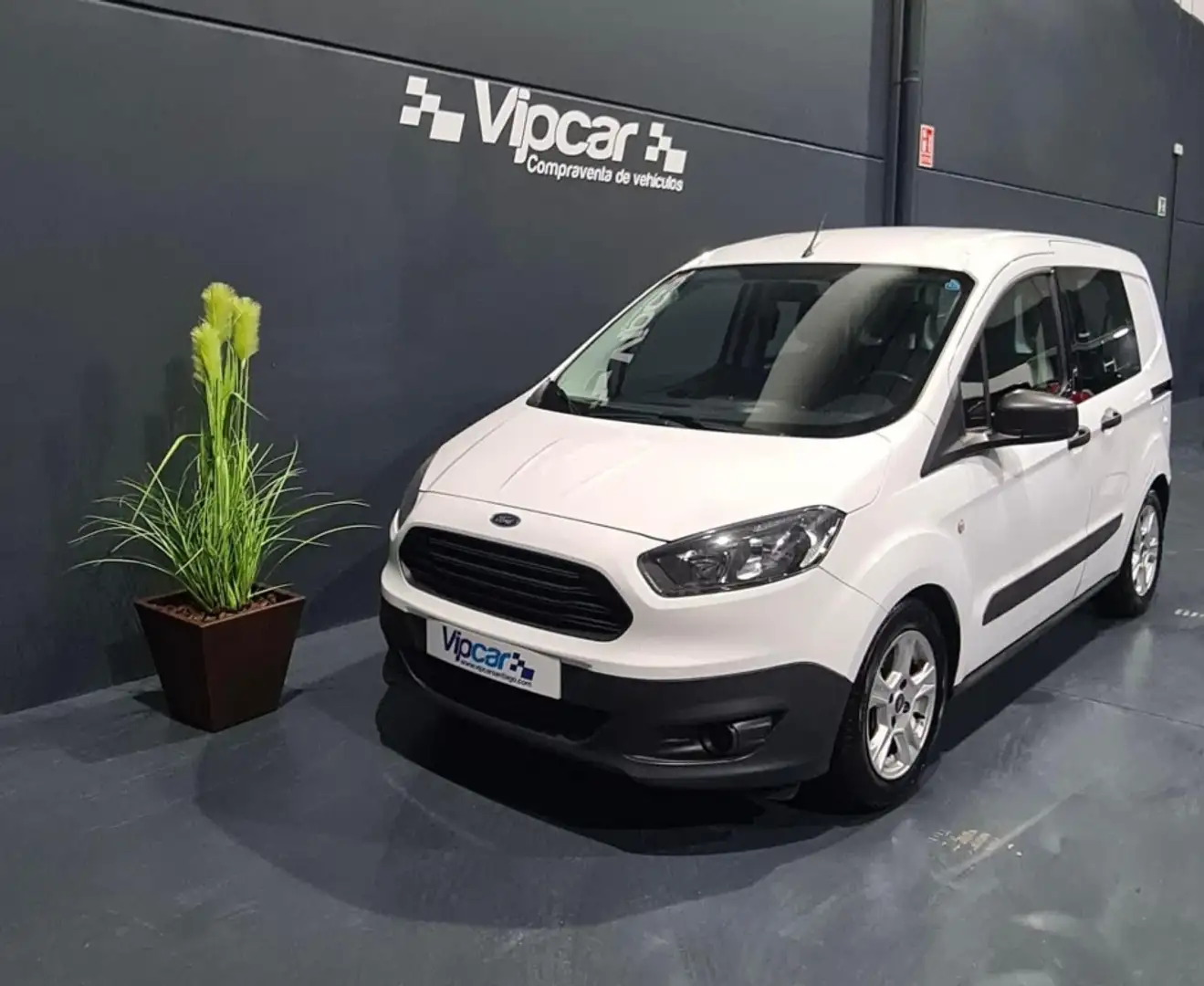 Ford Tourneo Courier 1.5TDCi Ambiente 95 Blanco - 1