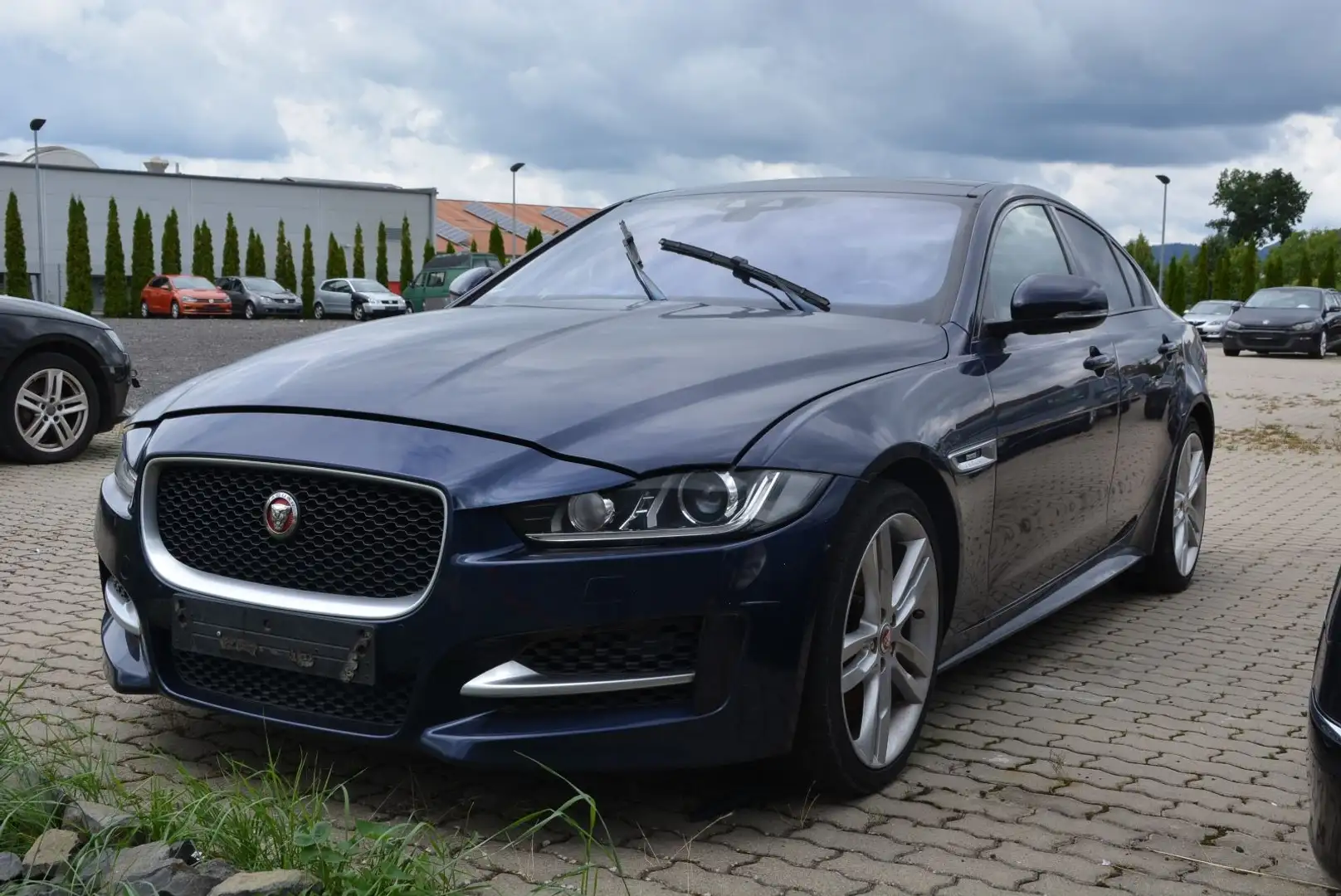 Jaguar XE R-Sport 2.0 Xenon/Navi/Leder/SHZ/Schiebedach Blau - 1