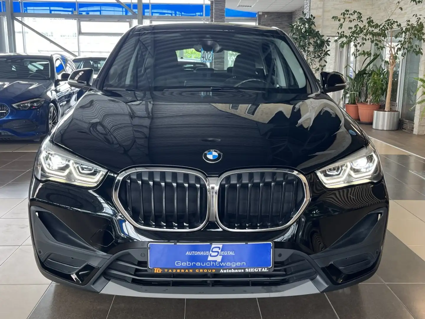 BMW X1 sDrive 18 i Advantage Harman Kardon R.Cam LED Schwarz - 2