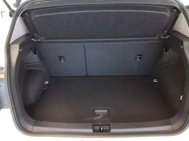 Volkswagen T-Cross view 9