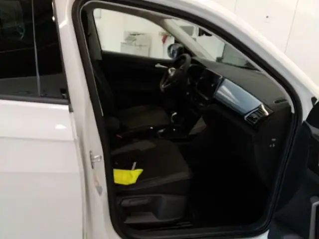 Volkswagen T-Cross view 7