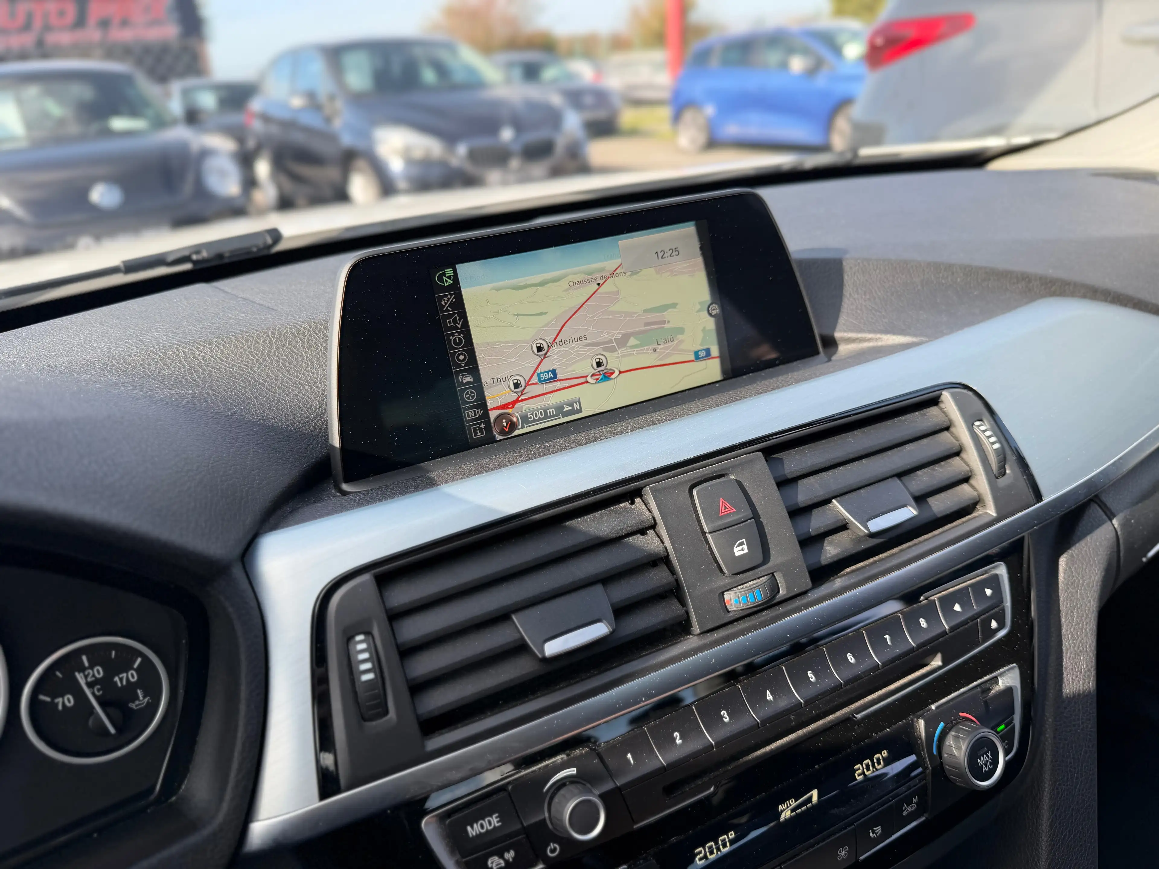 BMW 318 i Sport Line Navi Clim Cruise LED Face Lift Euro 6b Carnet — photo 15