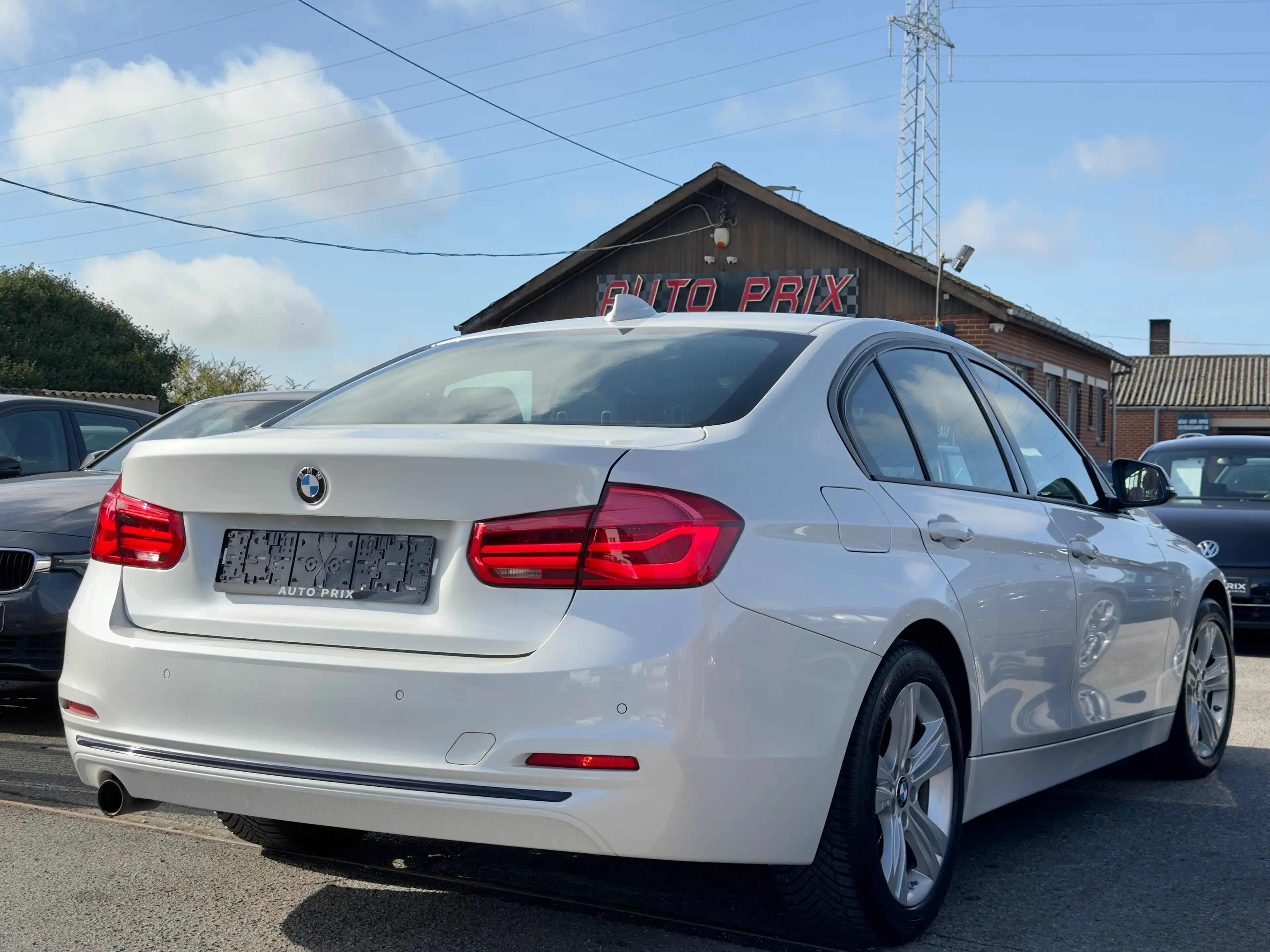 BMW 318 i Sport Line Navi Clim Cruise LED Face Lift Euro 6b Carnet — photo 4