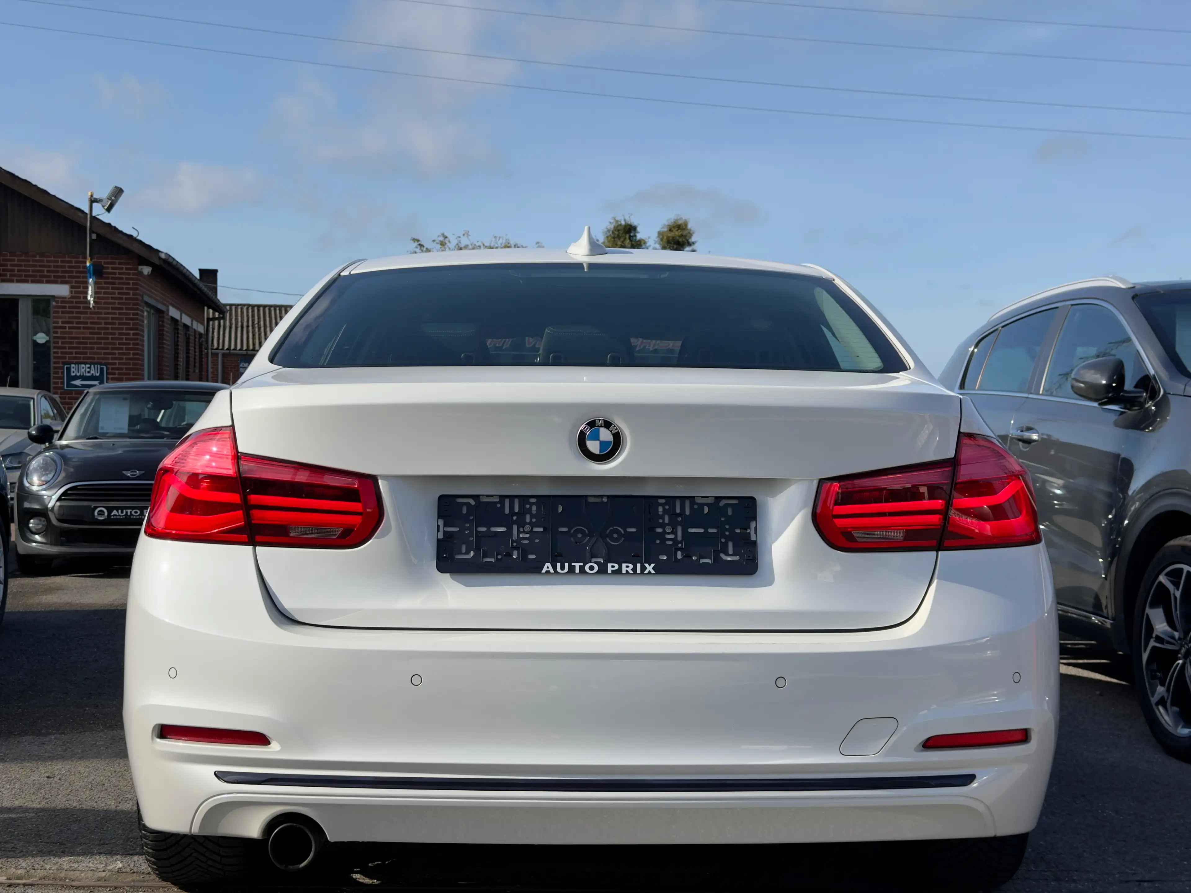 BMW 318 i Sport Line Navi Clim Cruise LED Face Lift Euro 6b Carnet — photo 6