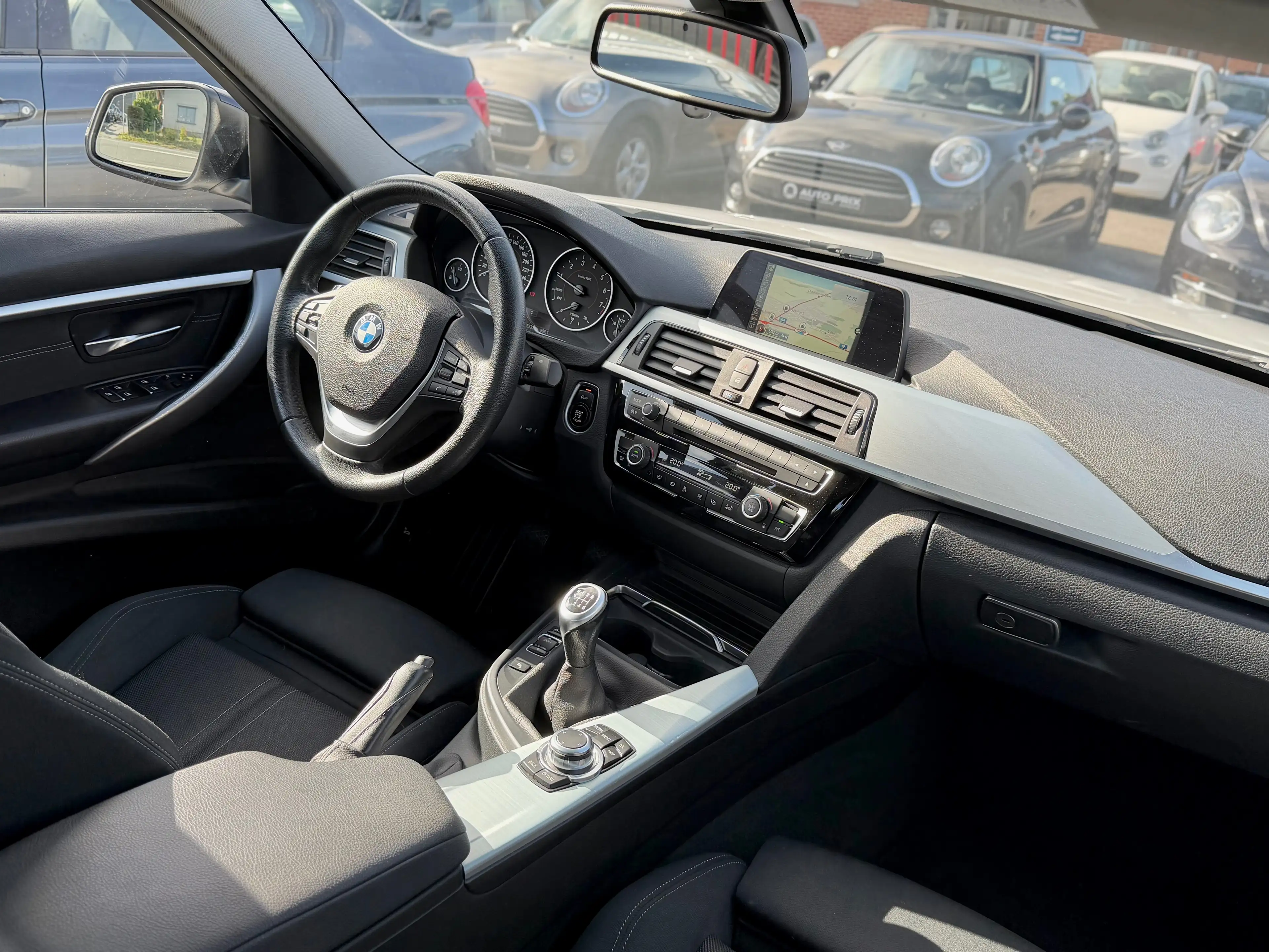 BMW 318 i Sport Line Navi Clim Cruise LED Face Lift Euro 6b Carnet — photo 13