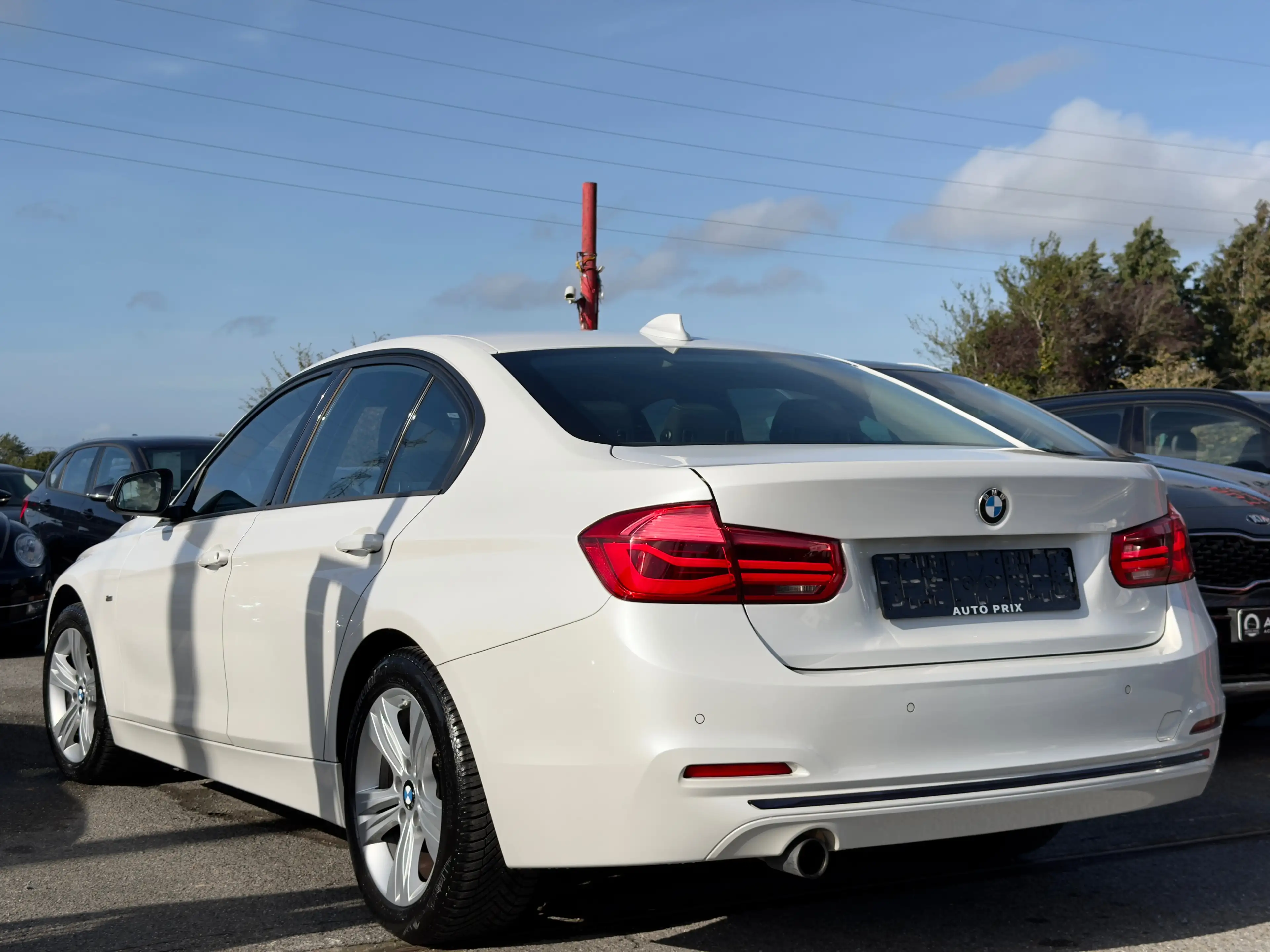BMW 318 i Sport Line Navi Clim Cruise LED Face Lift Euro 6b Carnet — photo 5