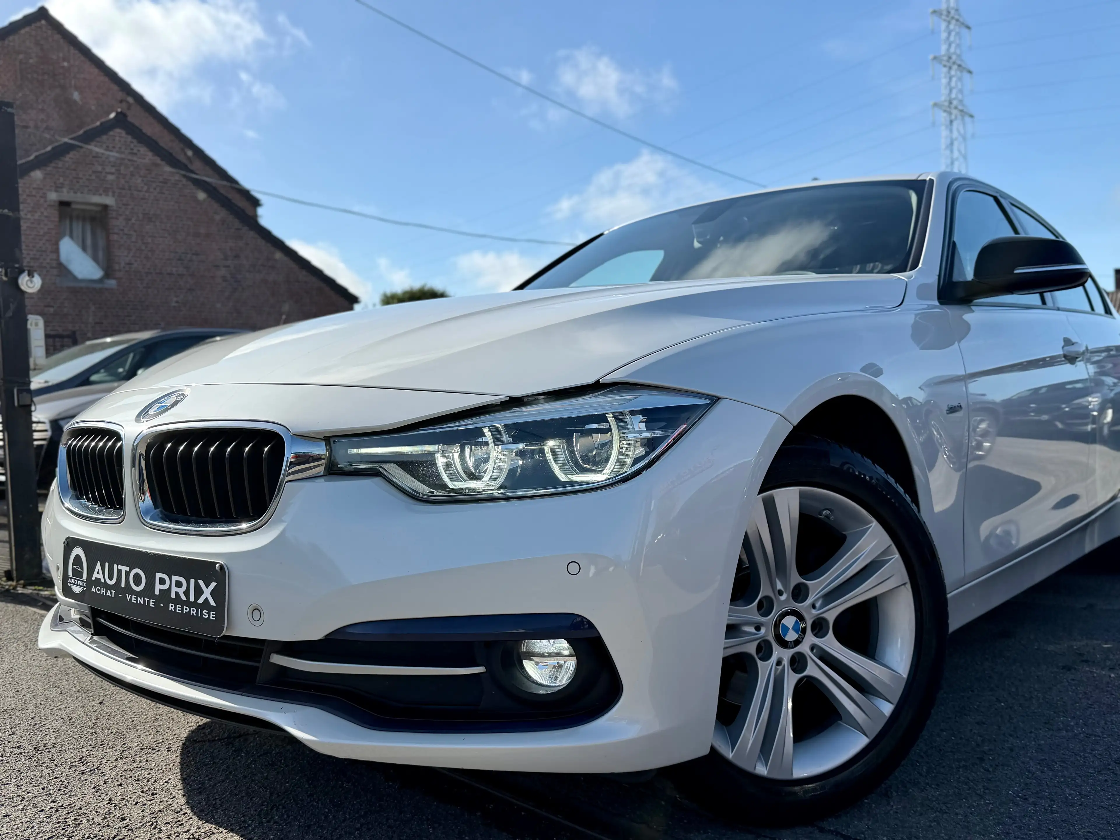BMW 318 i Sport Line Navi Clim Cruise LED Face Lift Euro 6b Carnet — photo 12
