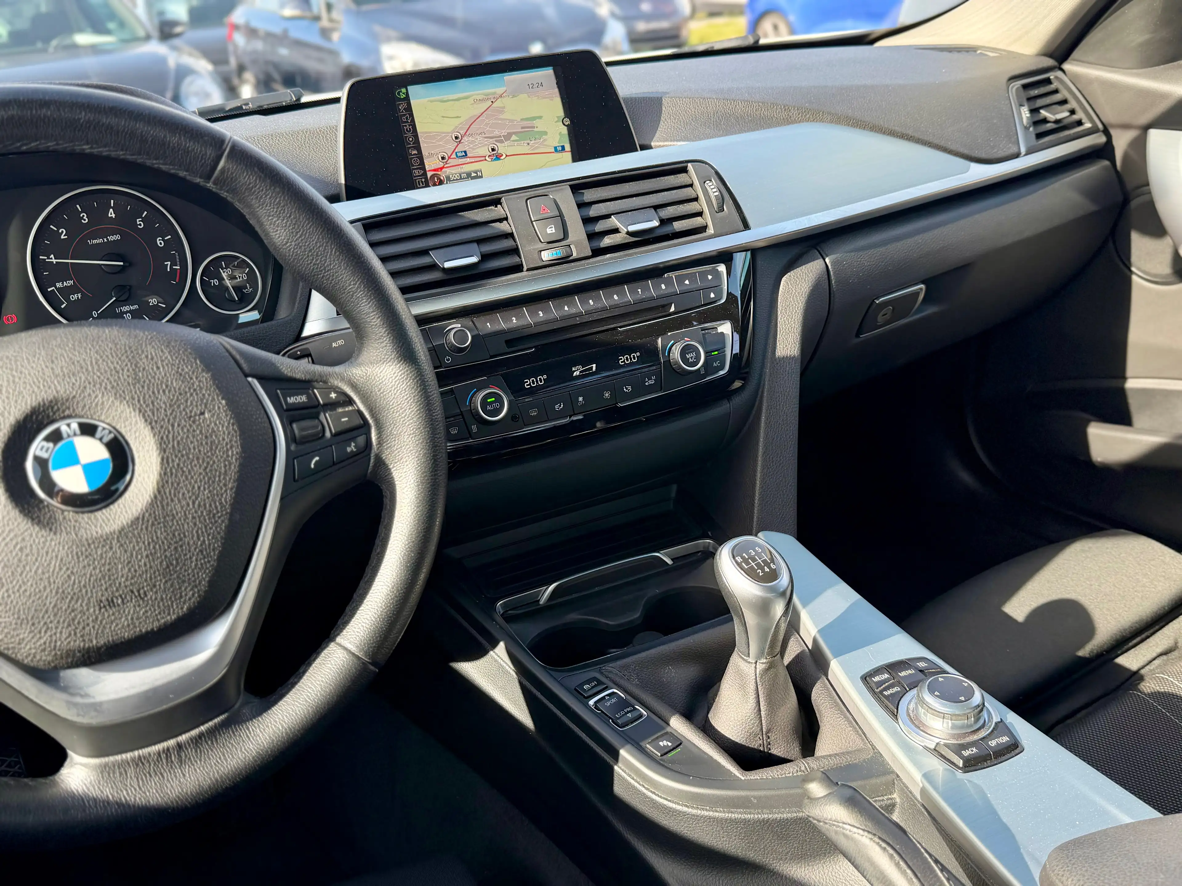 BMW 318 i Sport Line Navi Clim Cruise LED Face Lift Euro 6b Carnet — photo 14